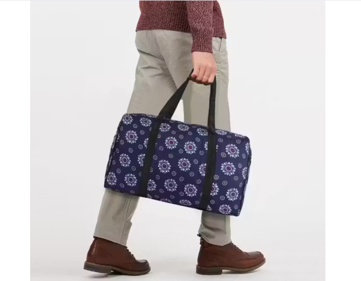 Large capacity stylish trendy travel & gym bag/Women's weekend bag